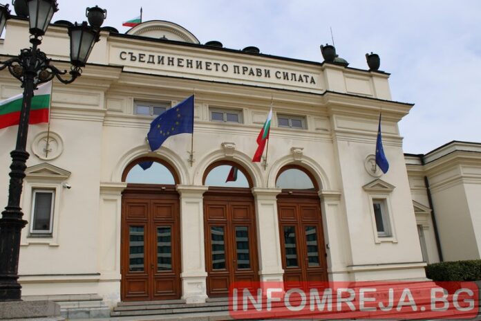 Констативен протокол съставиха проверяващи заради решетките на НС