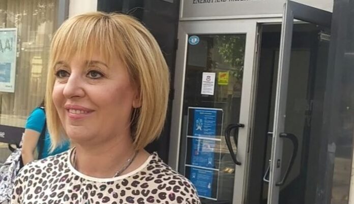Манолова поиска оставката на енергийния министър заради поскъпването на парното и тока