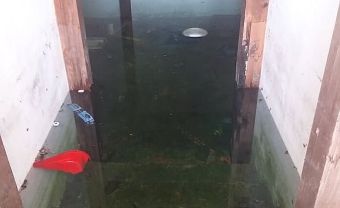 Подпочвени води рушат затворения аквапарк в Благоевград