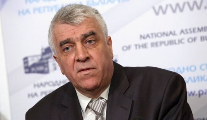 Проф. Гечев: КЕВР не е длъжен да приема исканото от топлофикациите увеличение на цените