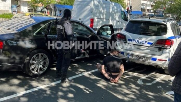 Показен арест в центъра на Бургас