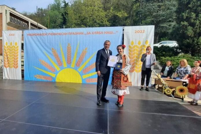 Учениците Айтен Сариева и Ангел Живков от ПГ по МСС за цената на успеха