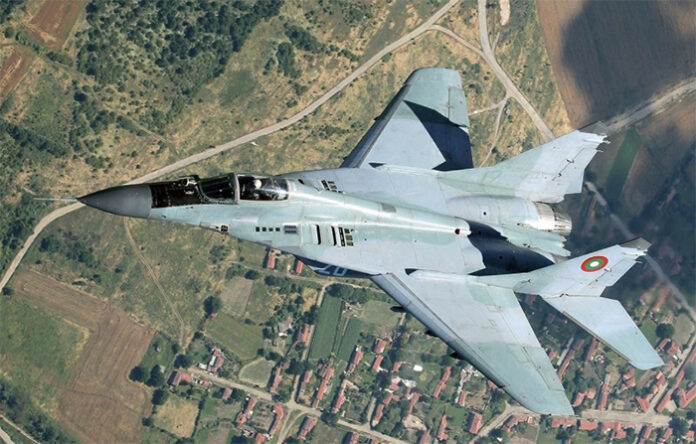 Български МиГ-29 отново оказаха помощ на пътнически самолет