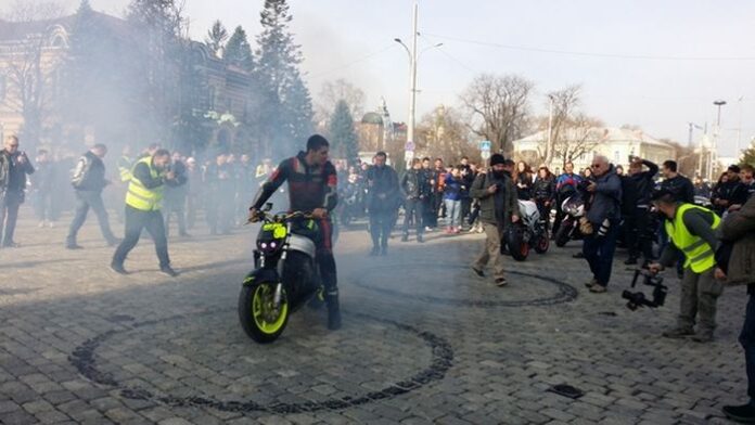 Мотористи протестират пред НС