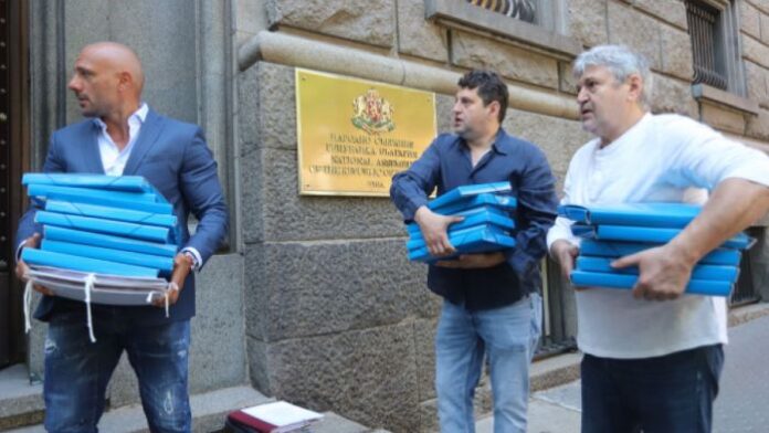 НС получи подписка с над 110 подписа срещу задължителния машинен вот