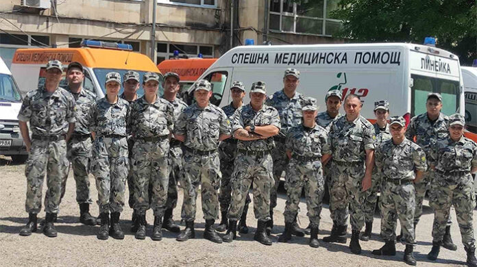 Резервисти от НВУ „Васил Левски“ спасиха човек, пострадал при катастрофа