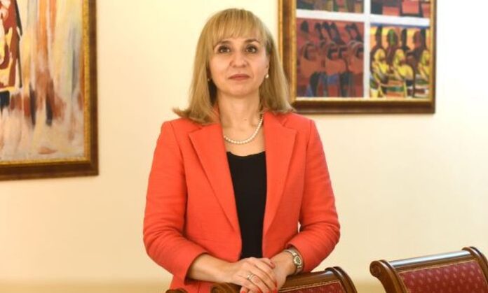 Омбудсманът „за“ и бащите да ползват платен отпуск за гледане на дете до 8 години