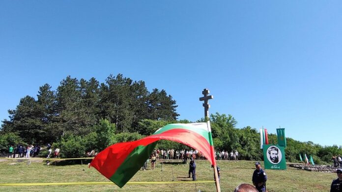 Младежи от ГЕРБ - Кюстендил, изкачиха Околчица