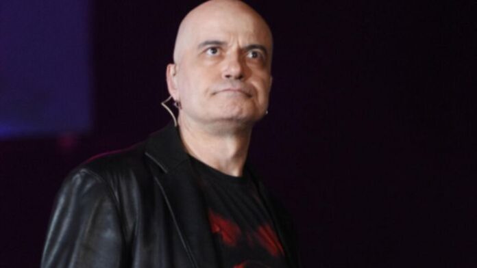 Слави Трифонов съди Кирил Петков