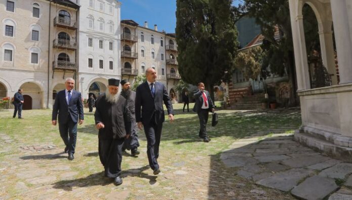 Президентът: Зографският манастир продължава да бъде пазител на Православието