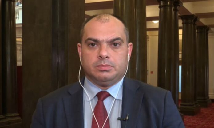 Попов: Костадинов извърши престъпление, като обиди протестиращите от парламентарната трибуна