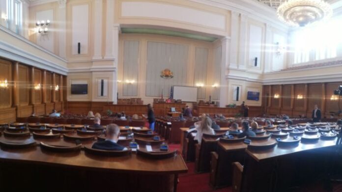 Фалстарт на пленарния ден