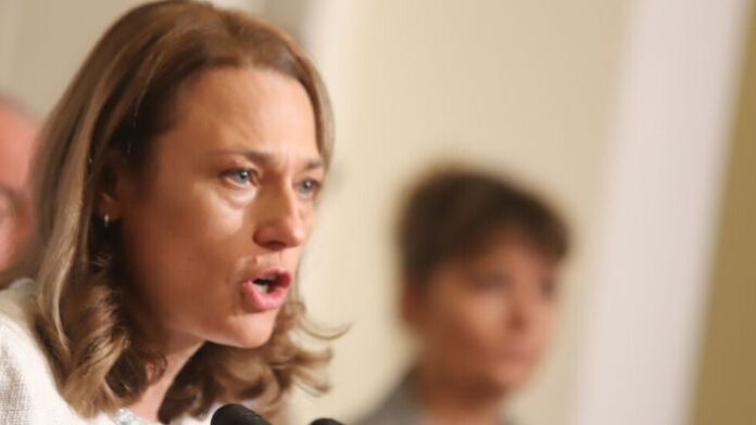 Ива Митева отказва номинация за председател на парламента