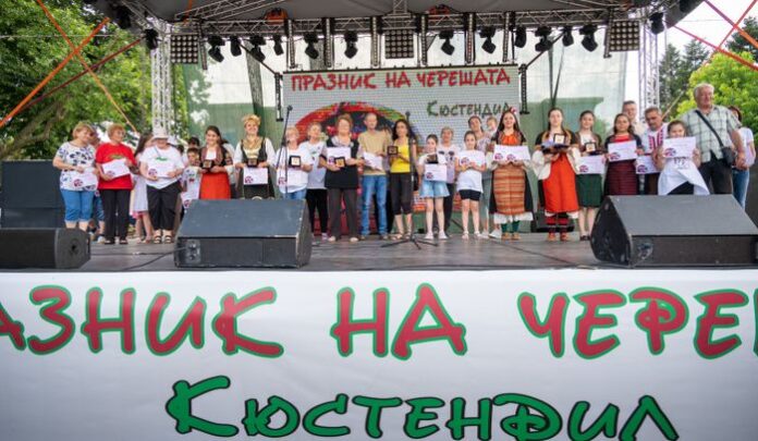 Читалищата от Граница и Пиперков чифлик грабнаха наградата за най-едра череша