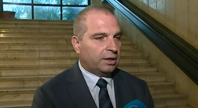Караджов: Има дефицит, а не пари за пълнене гушите на крадливи фирми