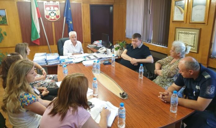Мерят шума на купонджиите в Дупница, валят жалби в Общината