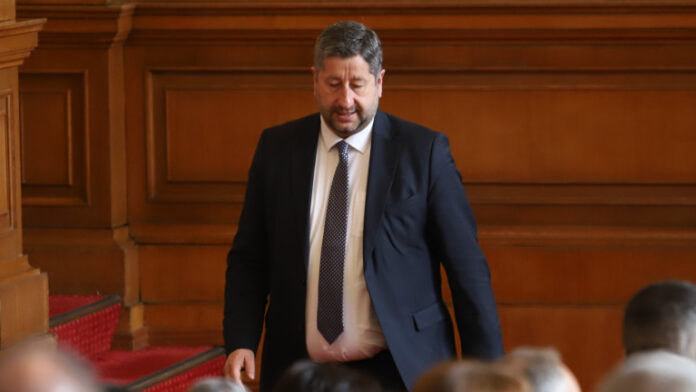 Христо Иванов: Слави Трифонов похарчи година историческо време на България