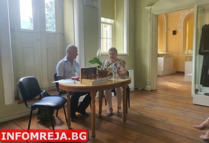 Писателят Владимир Каперски представи най-новия си роман в Гоце Делчев