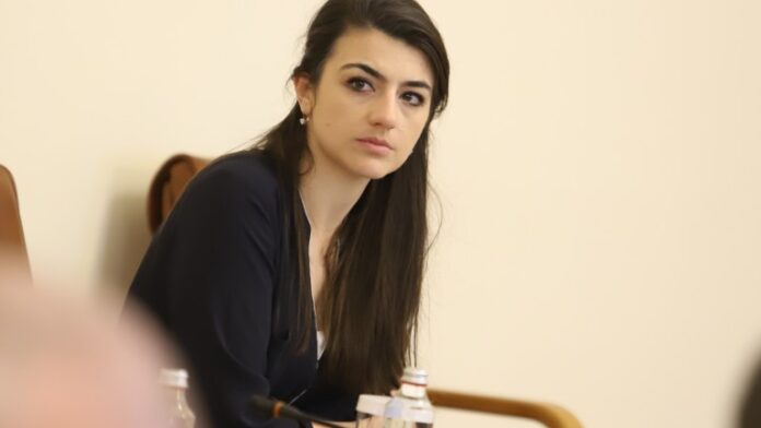 Бориславова: Ще направим всичко възможно да не се стига до предсрочни избори