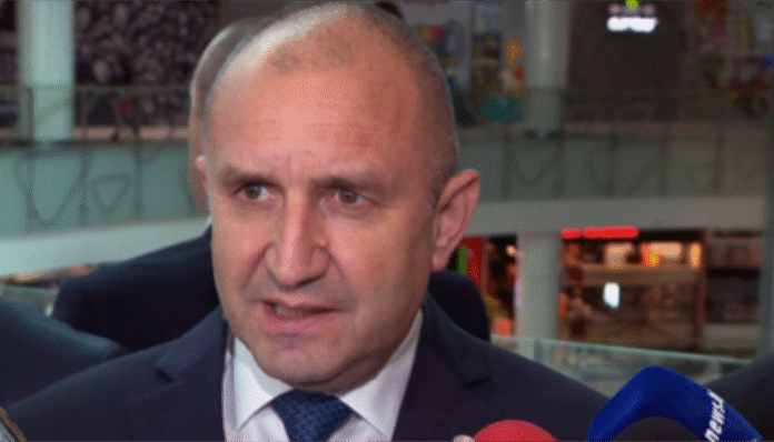 Радев: Политическата криза е факт, партиите трябва да намерят най-бързо изход
