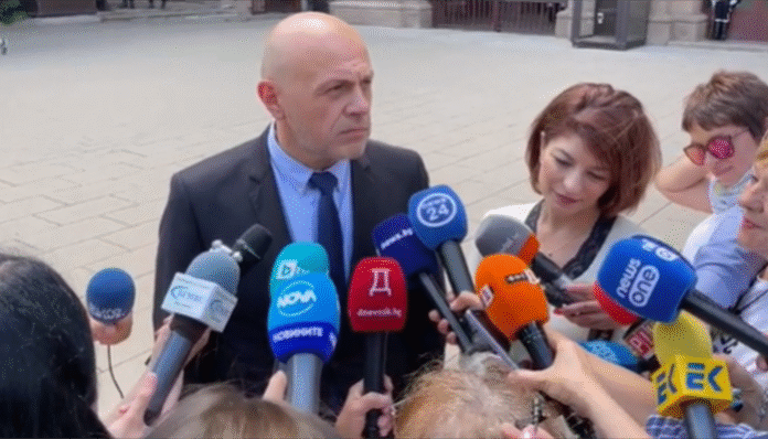 Дончев: Бойко Борисов достатъчно се е оттеглил от партията