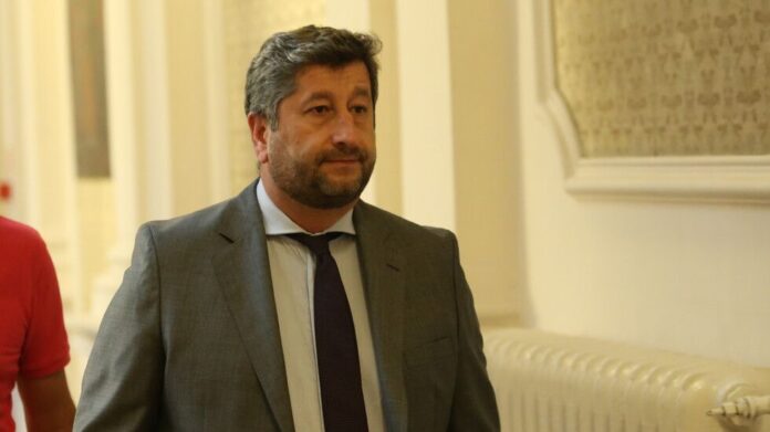 Външната комисия в НС прие предложения от Христо Иванов проект за РСМ