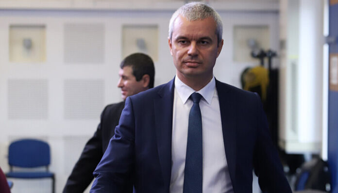 Костадинов: Призоваваме Кирил Петков моментално да напусне страната