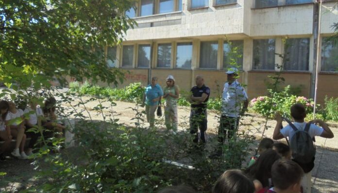 Пътен полицай гостува на децато от ОДК - Кюстендил, говориха за пътна безопасност