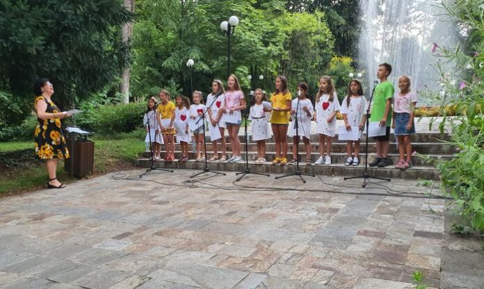 "Сърчицата" на М. Карпатова изпяха емблематични песни от български композитори
