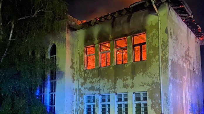 Горя бившето училище в село Васил Левски