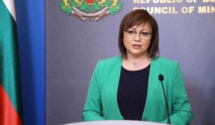 Нинова: Правителството отпусна стипендии за даровити деца