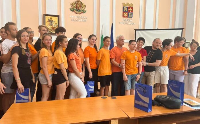 Кметът и председателят на ОбС - Кюстендил, наградиха ФА „Родолюбие“