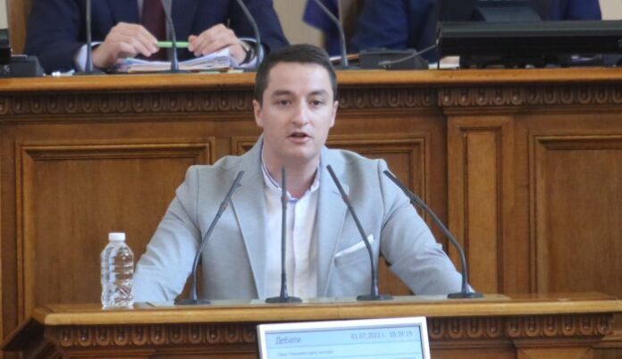 Божанков: Статистиката доказва, че “Възраждане“ гласуват заедно с ГЕРБ и ДПС
