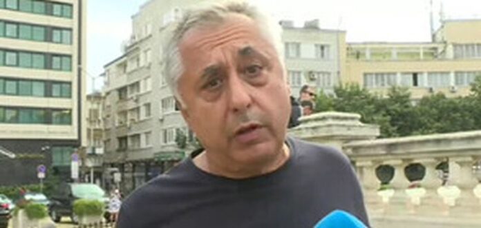 Бащата на Петков: Синът ми скочи в политиката като в спасителна акция