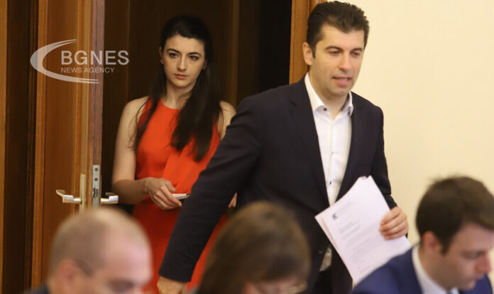 Никола Николов: Лена Бориславова да не бърка политиката с парапета