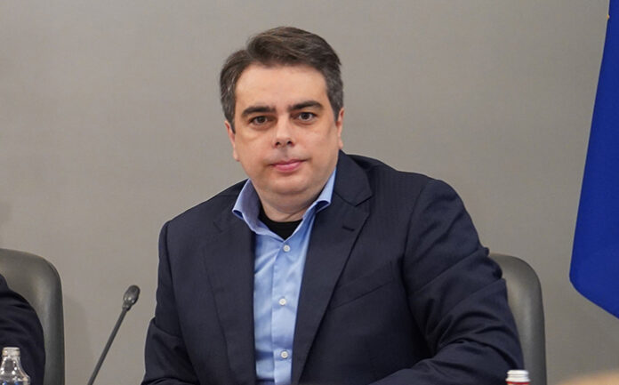 Министерството на финансите обвини Гроздан Караджов в лъжа