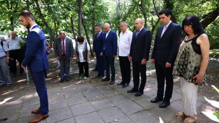 Президентът: В битката на терора срещу идеала неизменно побеждава духът