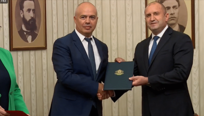Президентът връчи третия мандат на БСП