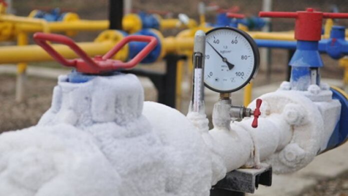 Транзитът на руски газ през Украйна удари историческо дъно