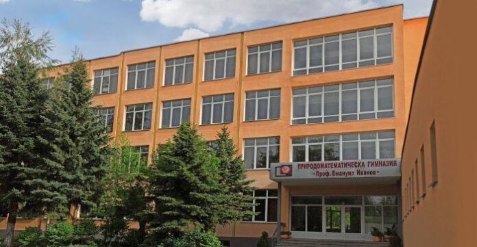 Ученикът, изоставен на летището във Франкфурт, е от столичното ПМГ