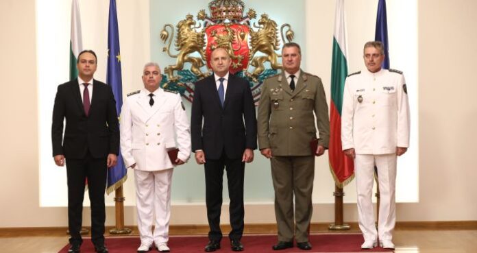 Радев удостои български военнослужещи с висши офицерски звания