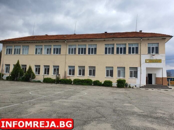 И през новата учебна година училището в Баничан ще бъде средищно, а това в Буково - защитено