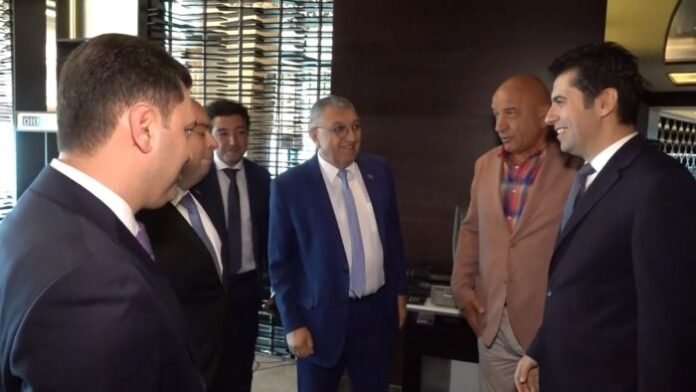 Петков разговаря с президента Илхам Алиев за доставката на допълнителни количества азерски газ
