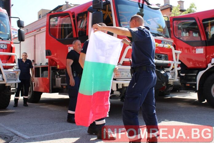 16 български пожарникари заминаха за Гърция