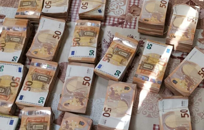 Недекларирани 210 000 евро откриха при проверка на товарен автомобил на ГКПП Дунав мост – Русе