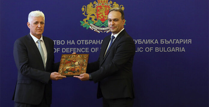 Министърът на отбраната Димитър Стоянов встъпи в длъжност