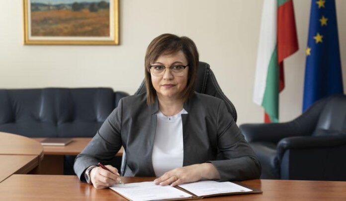 Нинова: Украинският посланик поиска да изнасяме оръжие за страната му