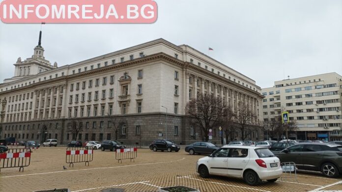 Служебният кабинет решава дали иска 3 танкера втечнен газ