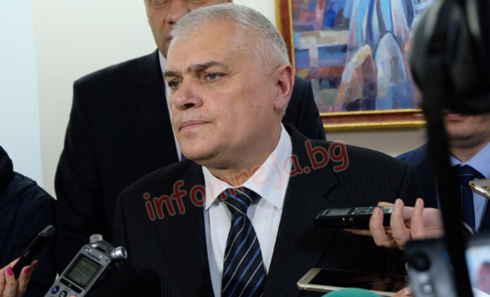 Валентин Радев: Могло е да сложат шипове на пътя