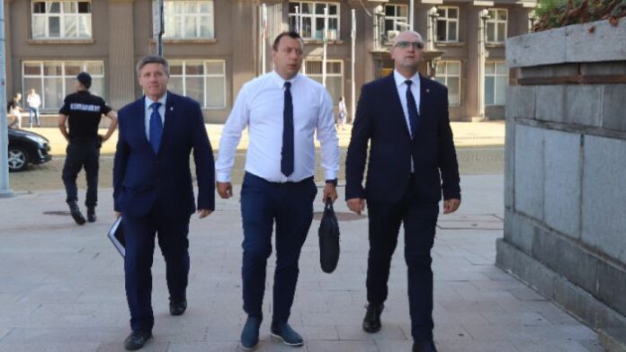 И "Възраждане" внесоха в ЦИК необходимите подписи
